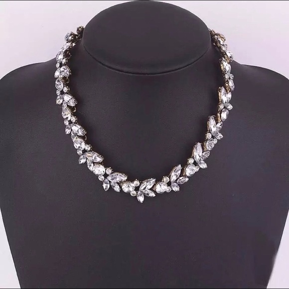 *ONE LEFT* Crystal Cluster Statement Necklace - Picture 2 of 3